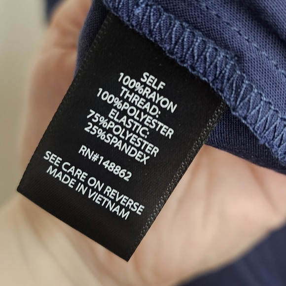 Torrid size 3 navy and rainbow embroidered tank top NWT - Picture 3 of 9